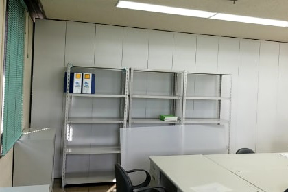 オフィスの間仕切りに設置した屋内仮囲い