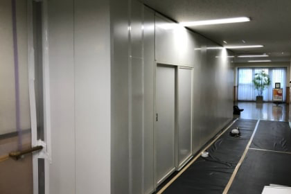 病院・施設の廊下に設置した屋内仮囲い
